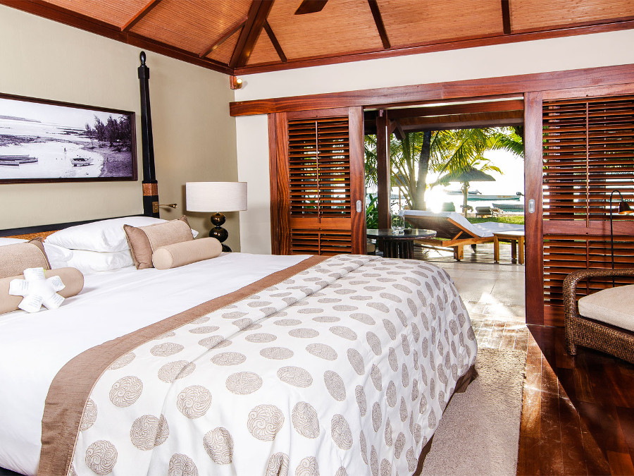 LUX-Le-Morne-Bedroom-junior-suite