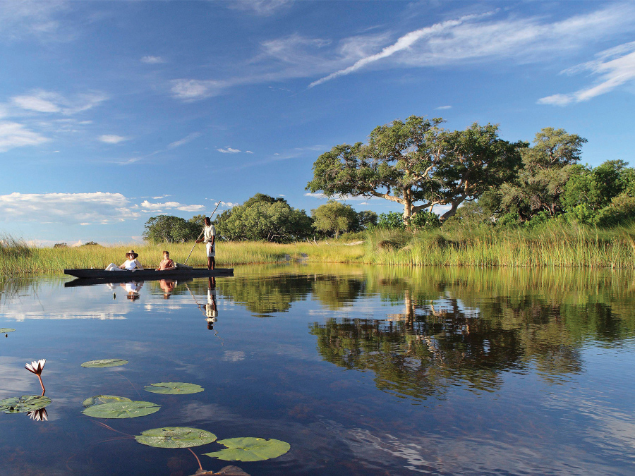 gliding-on-the-okavango-delta-in-a-mokoro-on-a-private-jet-expedition