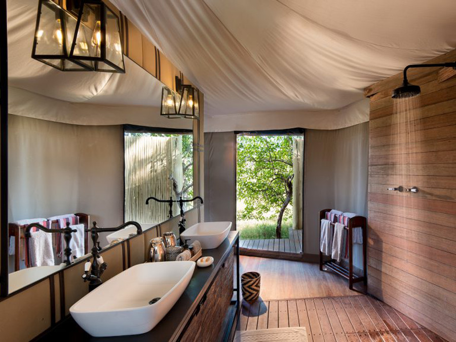 suite-bathroom-a-botswana-luxury-safari-in-the-okavango-delta-1024x576